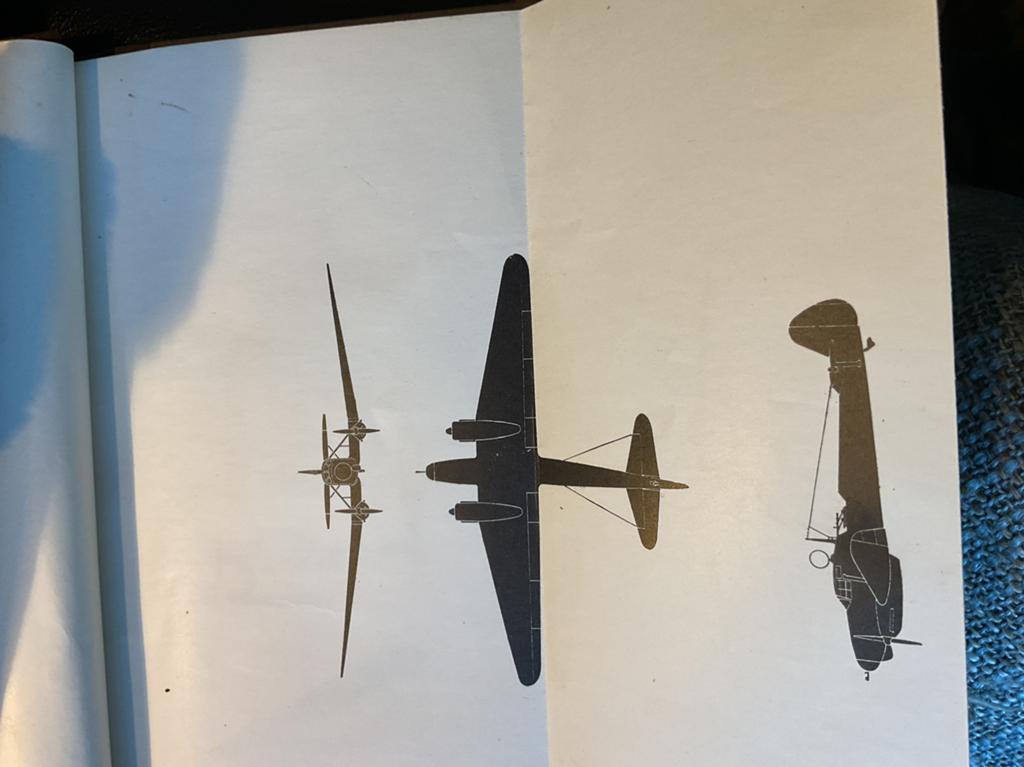 Silhouetten van vliegtuigen. Breda KMA , 1939, Ophalen of Verzenden, Gebruikt, Boek of Tijdschrift