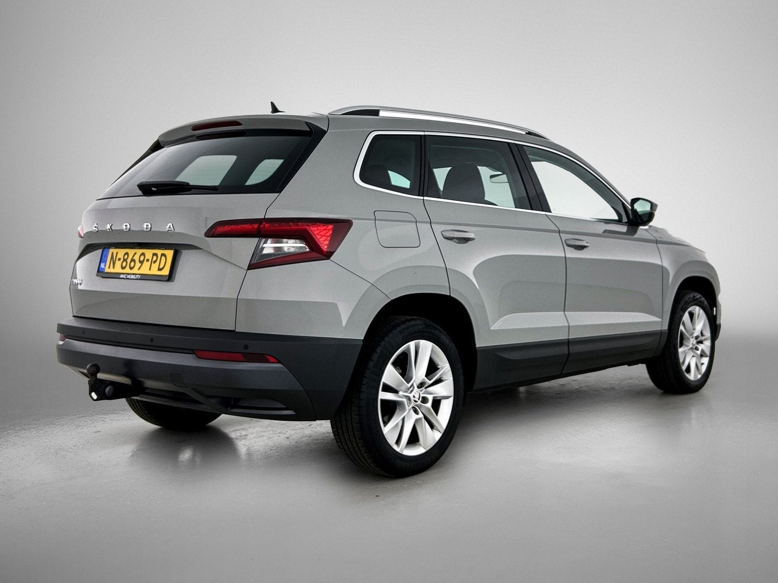 Skoda Karoq 1.0 TSI Business Edition Plus | Trekhaak | ACC |, Auto's, Stof, Gebruikt, Handgeschakeld, 19 km/l