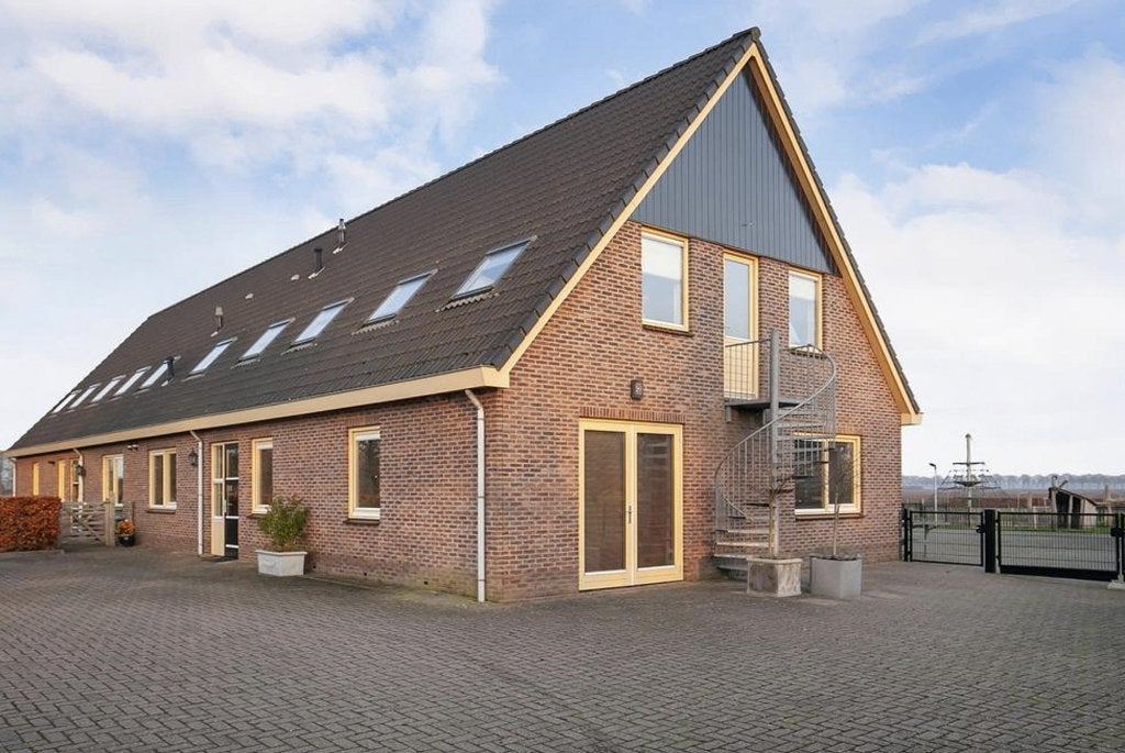 zorgboerderij te koop, Twee onder één kap, 1000 m², 1500 m² of meer, 40 kamers