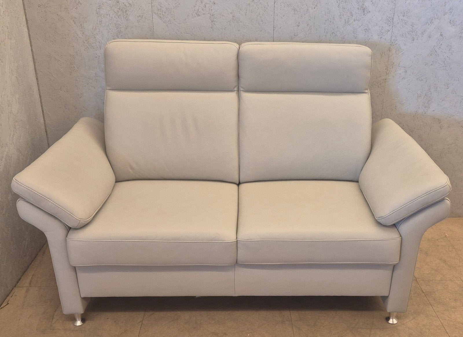 Luxe 2-zits bank 100% leer lichtgrijs als nieuw, Ophalen, 150 tot 200 cm, Tweepersoons, Zo goed als nieuw