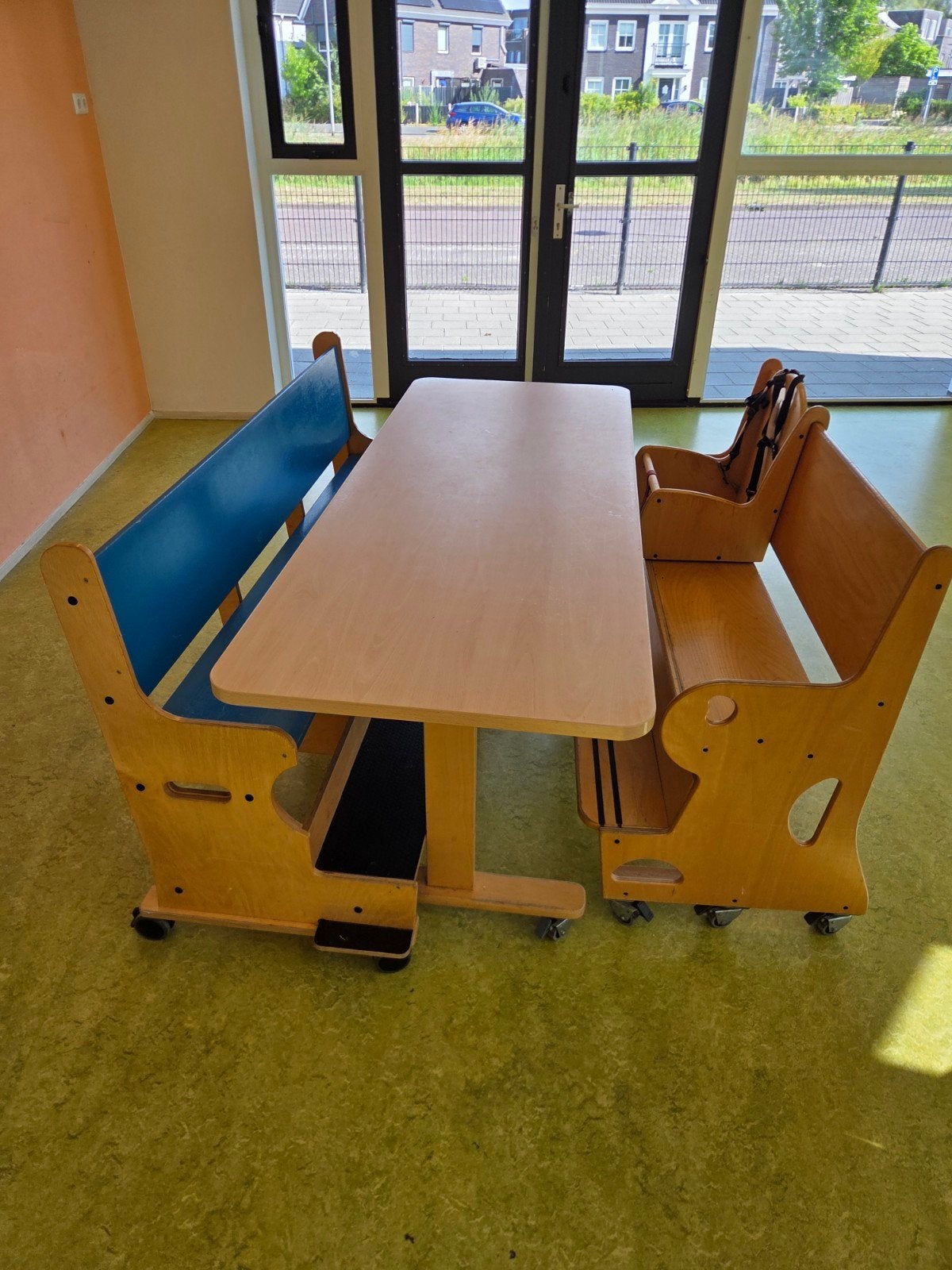 Kinderopvang bank en tafel set, Ophalen