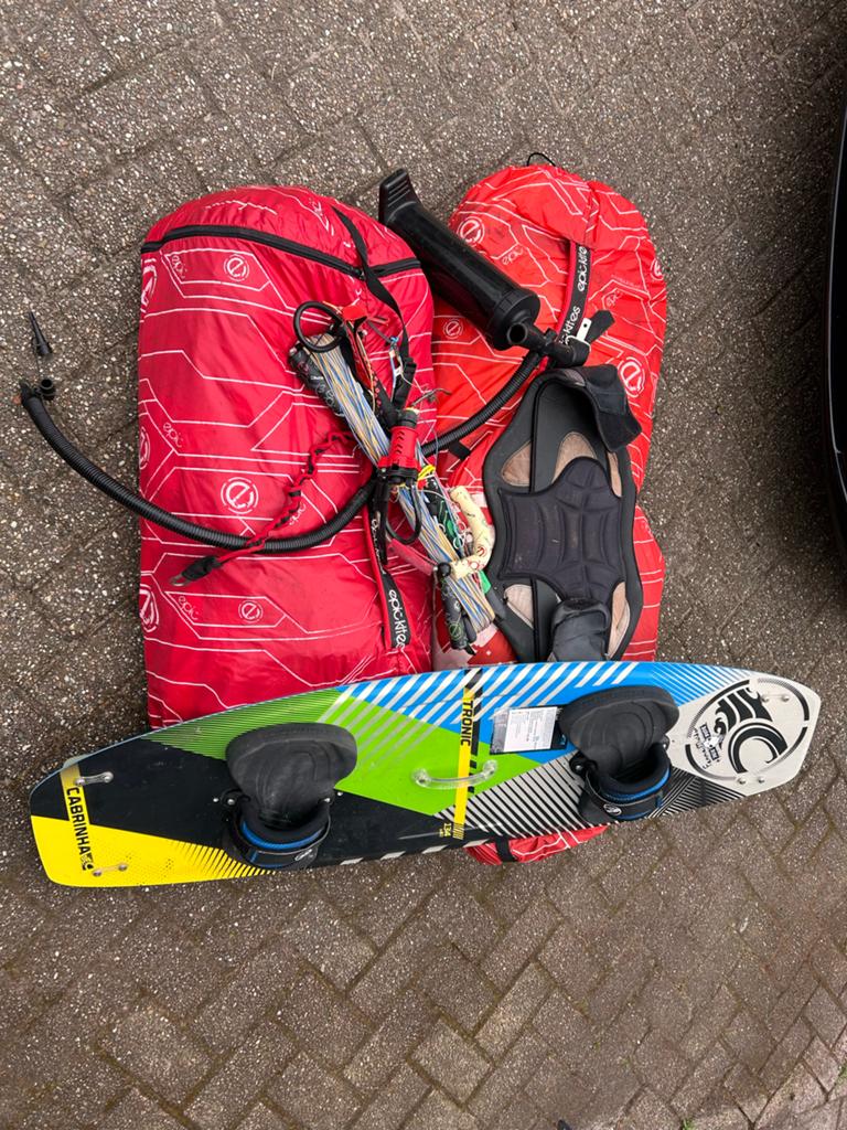 Complete Kitesurf Set: 3 Kites, Board, Bar, Trapeze, Watersport en Boten, Kitesurfen, Ophalen, Gebruikt, Kitesurf-set, Twintip