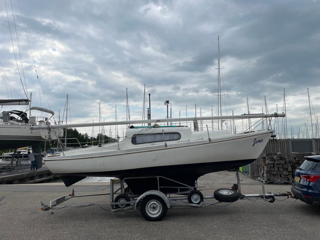 Kajuitzeilboot op trailer met rijdende bok merk Dehler, Watersport en Boten, Gebruikt, Ophalen of Verzenden, Dehler, 1.50 - 1.70 meter
