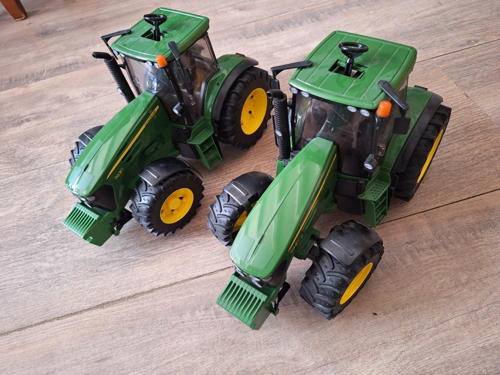 2x bruder john deere 7930 met front gewicht en stuur, Ophalen of Verzenden, Zo goed als nieuw