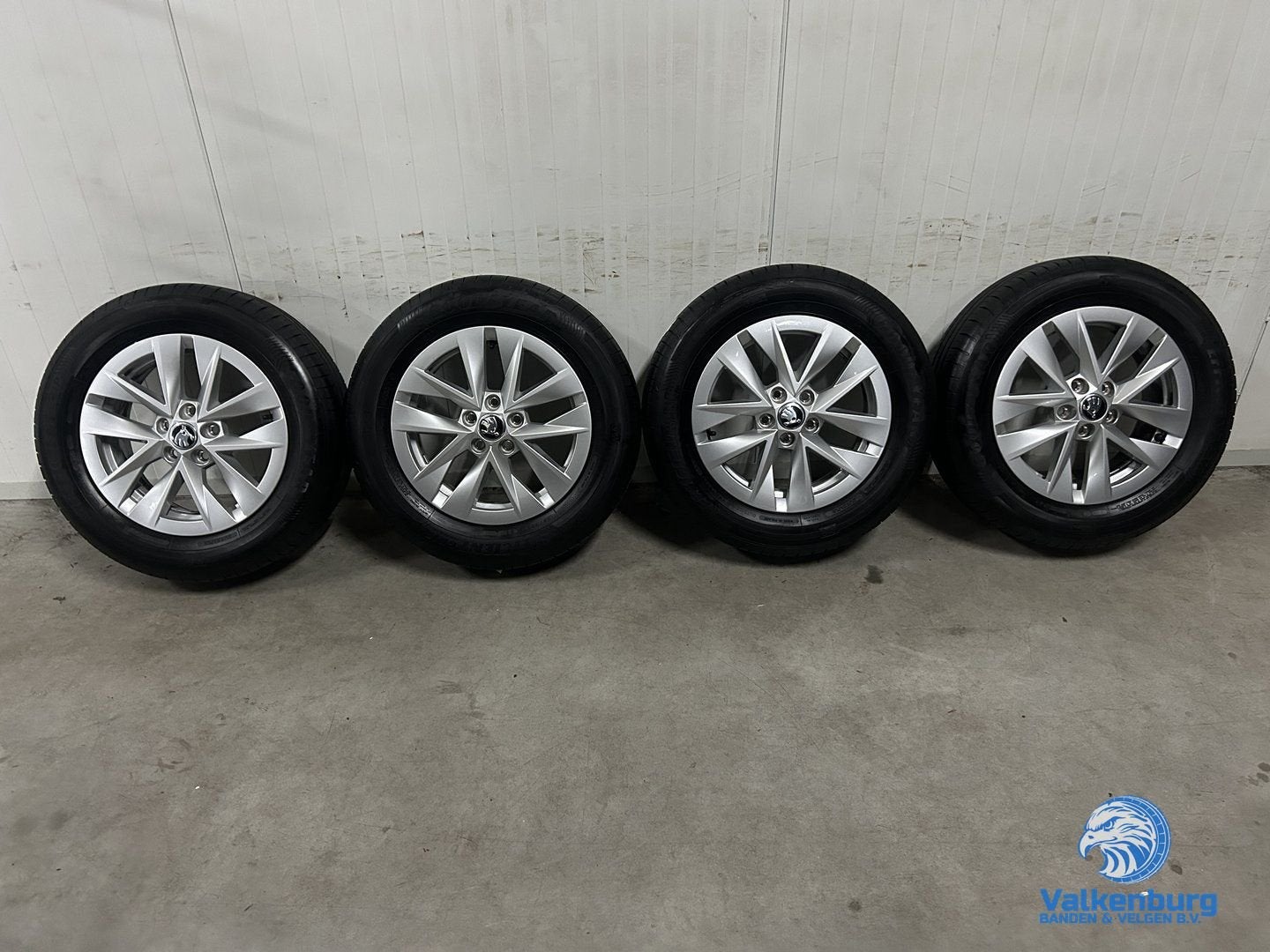 8mm! Originele Skoda Fabia 6VA 15 inch velgen 5x100 zomerban, Auto-onderdelen, Gebruikt, 15 inch, -, -