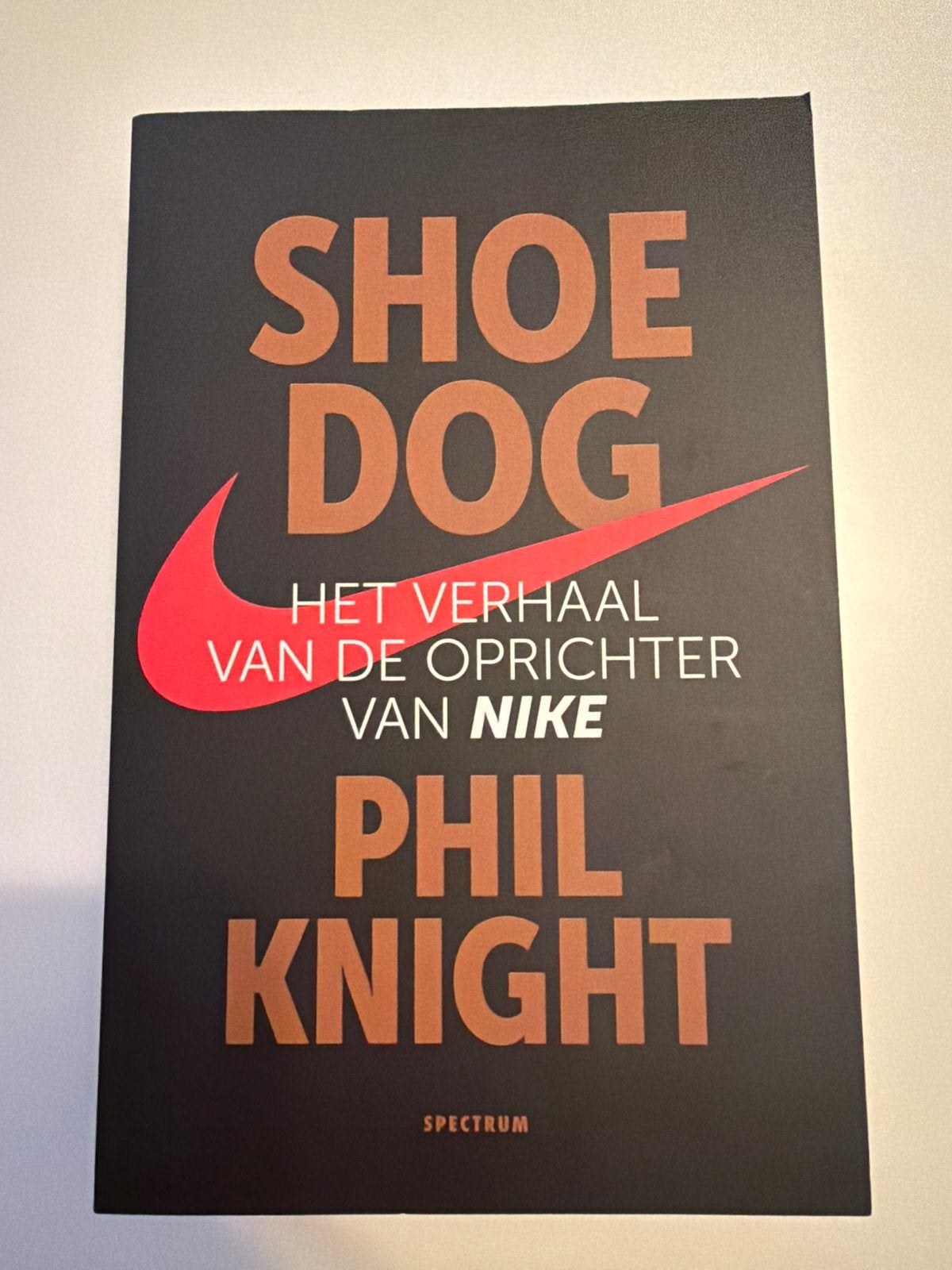 Shoe Dog: Het verhaal van de oprichter van Nike - Phil Knigh, Ophalen of Verzenden, Zo goed als nieuw, Sport