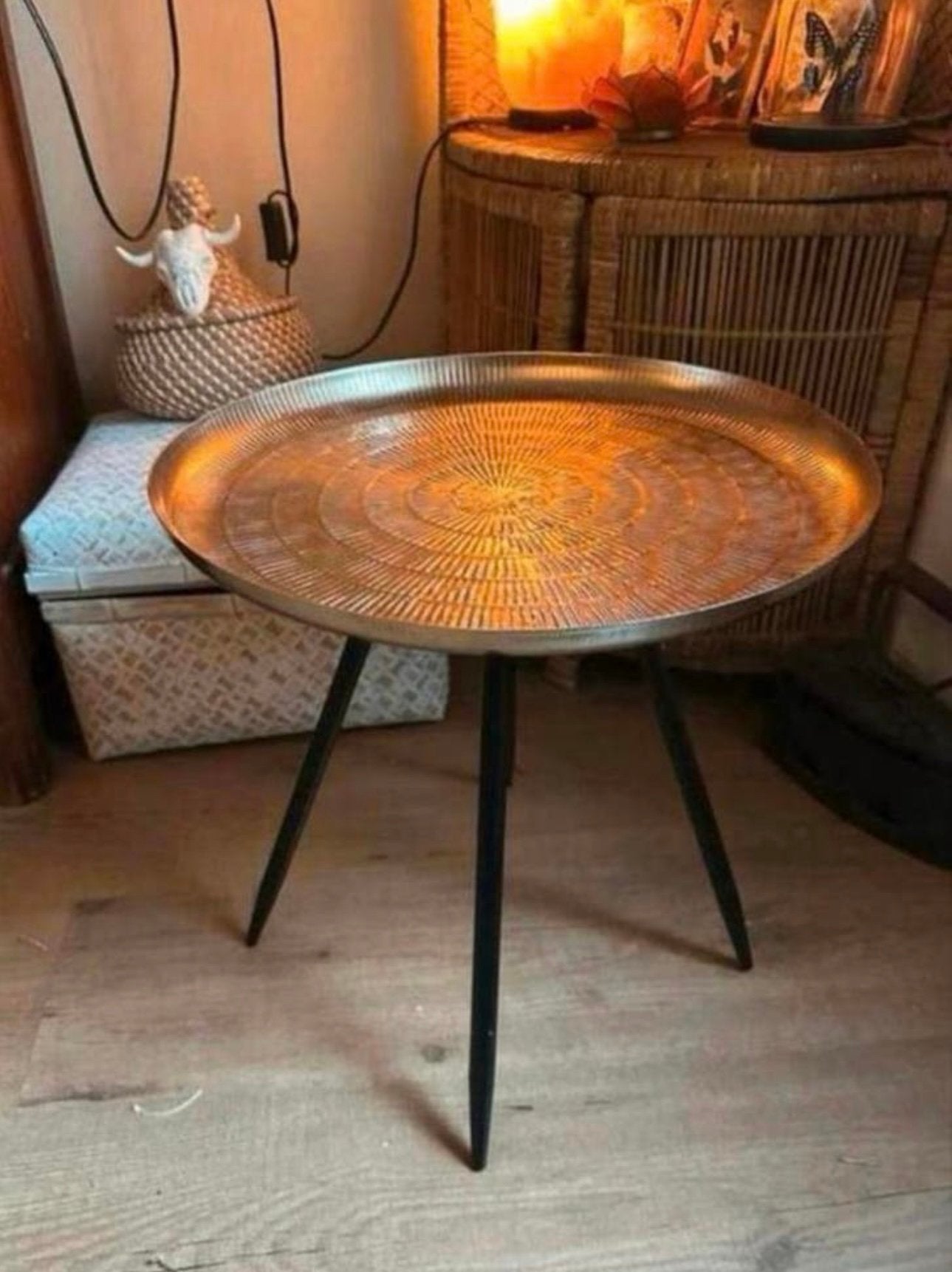 Laag bijzettafeltje met messing blad – zwart metalen poten, Huis en Inrichting, Tafels | Bijzettafels, Ophalen of Verzenden, Rond