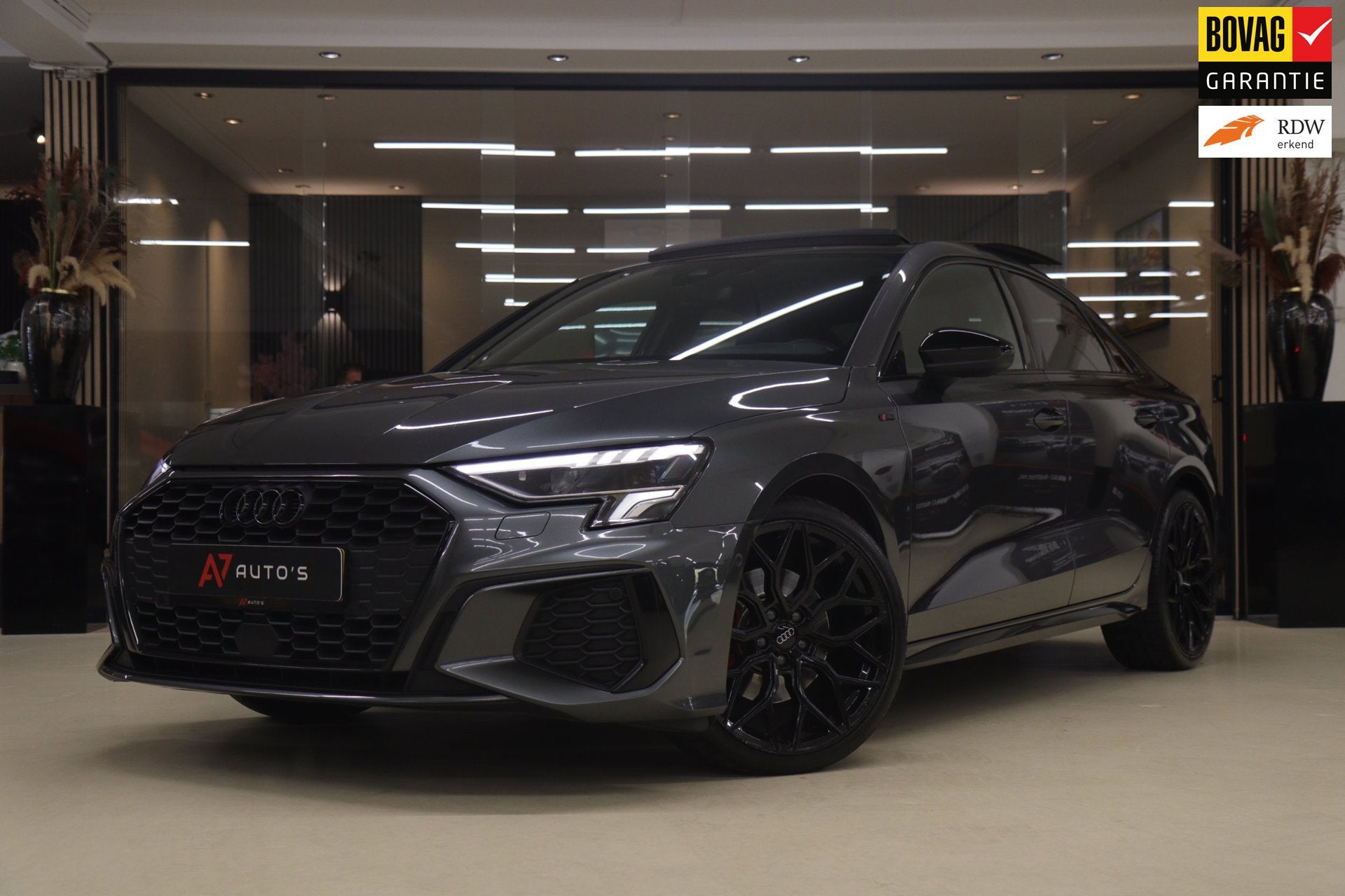 Audi A3 Limousine 35 TFSI S Edition 3x S-Line PANO/CARPLAY/K, Auto's, 4 cilinders, 150 pk, Leder en Stof, Bedrijf