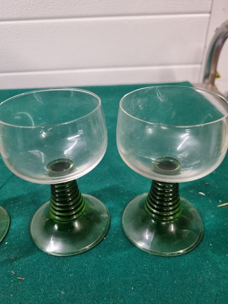 wijnglazen roemer groene voet  vier stuks, Verzamelen, Glas en Borrelglaasjes, Verzenden, 'T Olde Gre-j, Info@toldegrej.nl, Endepoelstraat 20f Didam