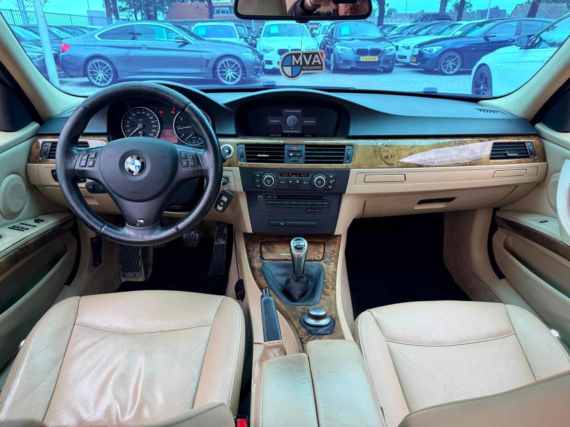BMW 3-serie 320i High Executive |INRUIL KOOPJE!|Leder|Climat, Achterwielaandrijving, Beige, 4 cilinders, 150 pk