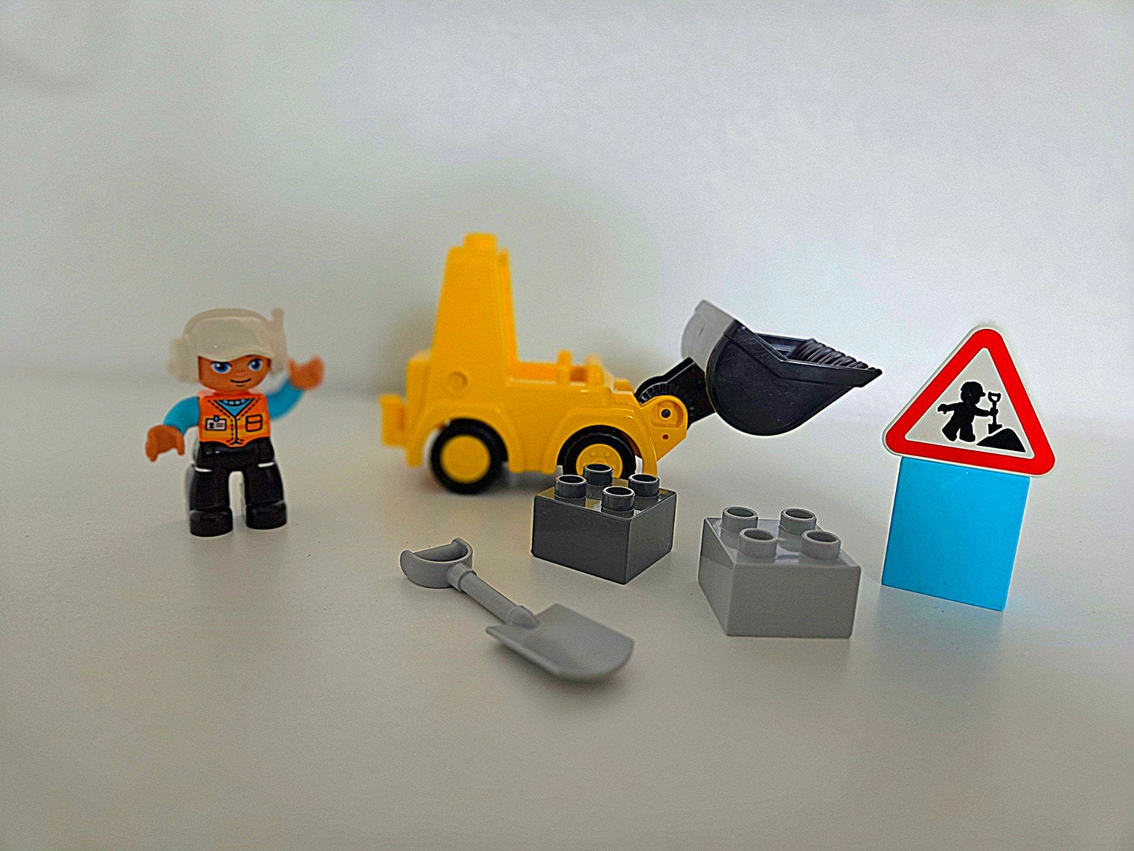 Nette Duplo set Bulldozer 10930 met poppetje, verkeersbord,, Ophalen of Verzenden, Zo goed als nieuw, Duplo, Complete set