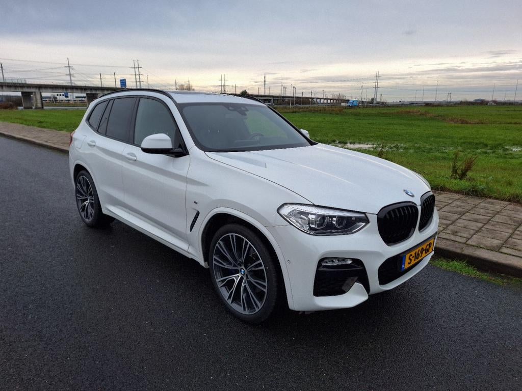 BMW X3 Xdrive30i 252pk M sport | Panoramadak | Camera |, Auto's, BMW, 1998 cc, Zwart, 4 cilinders, 2000 kg