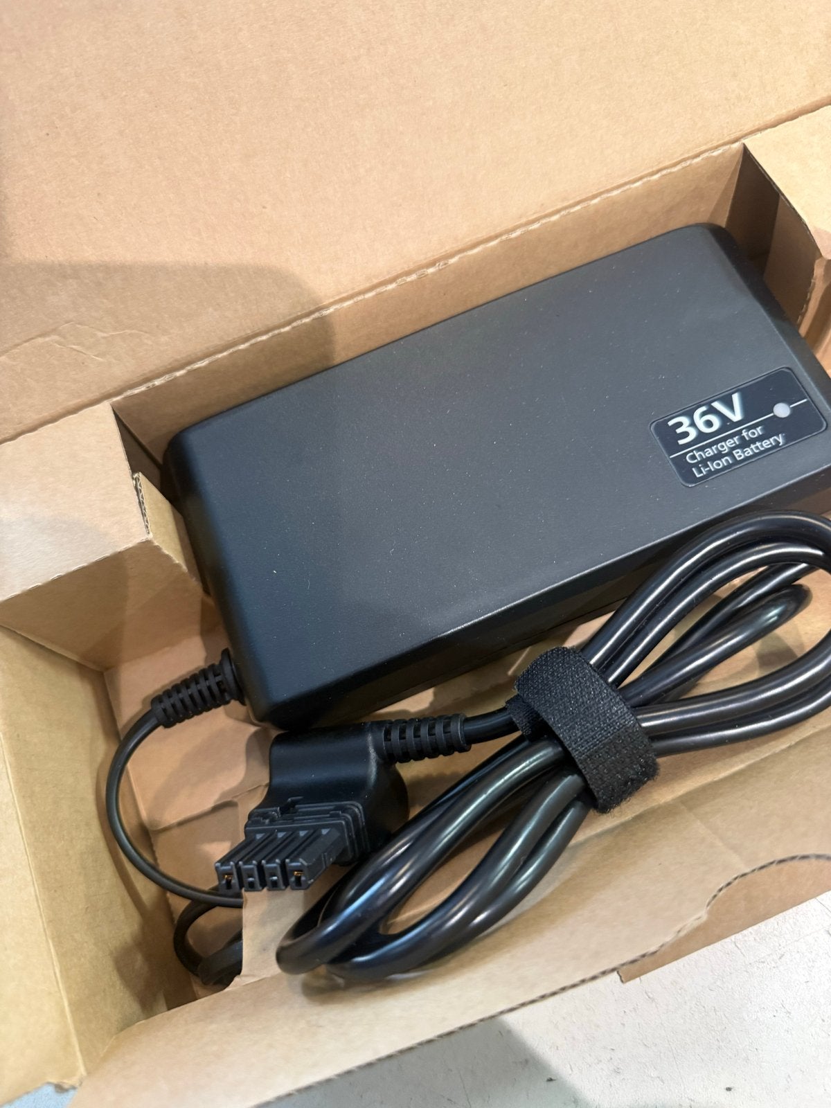 Gazelle Panasonic oplader 36V Li-ion Acculader, Nieuw