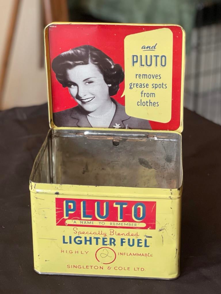 Vintage Blik Pluto Lighter Fuel - Reclameblik, Ophalen of Verzenden, Gebruikt, Overige, Overige merken