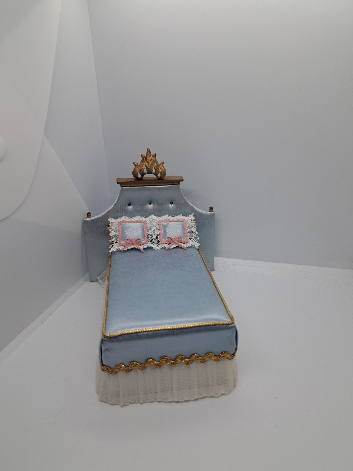 Luxe bed. Petite princess/Lundby 1:16/1:18, Ophalen of Verzenden, Zo goed als nieuw, Poppenhuis