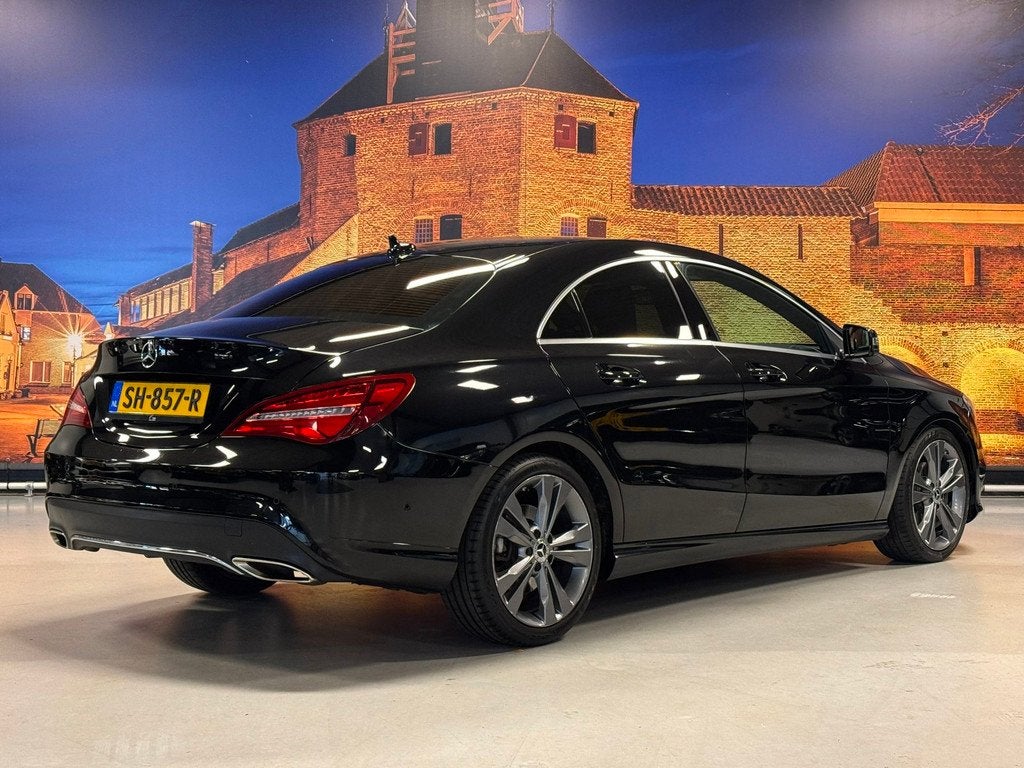 Mercedes-Benz CLA-klasse 180 Business Solution Aut Camera LE, Gebruikt, 4 cilinders, 715 kg, Leder en Stof