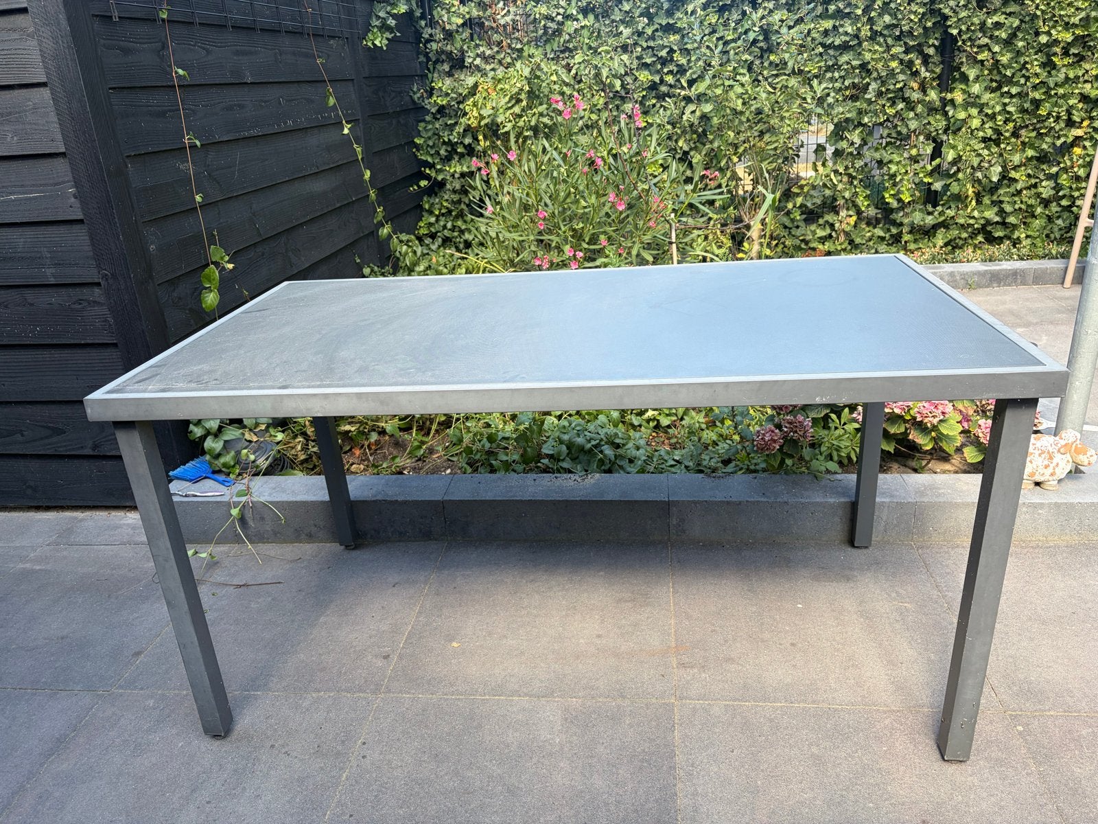 Donkergrijze tuintafel, Ophalen, Gebruikt, Rechthoekig, Metaal