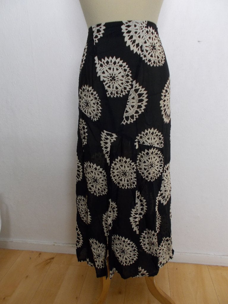 Aparte print rok met open stroken! L, Maat 42/44 (L), Zo goed als nieuw, Onder de knie, Meerkleurig