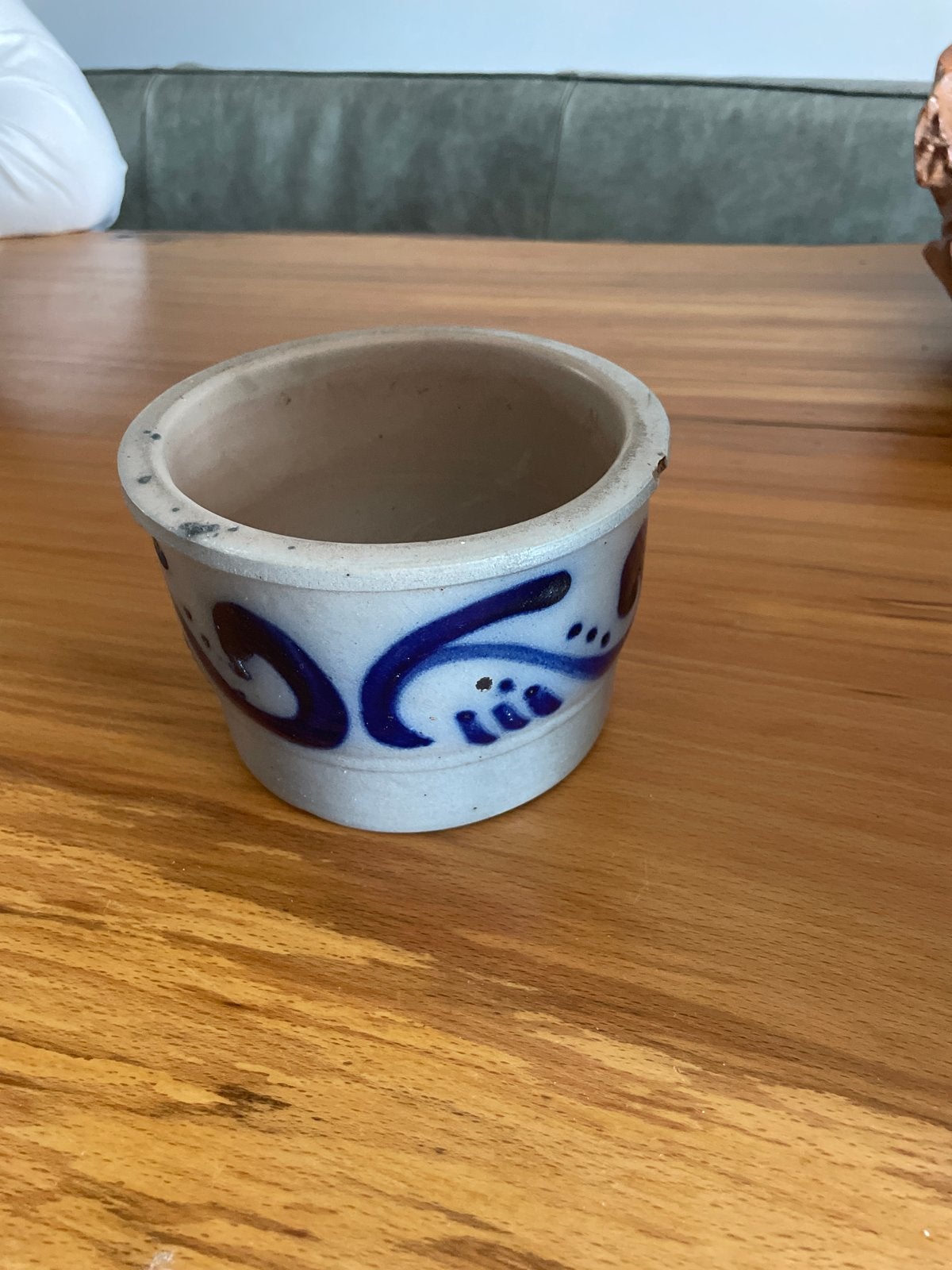 Vintage aardewerk potje met blauw decor en chipje, Antiek en Kunst, Antiek | Keramiek en Aardewerk, Ophalen
