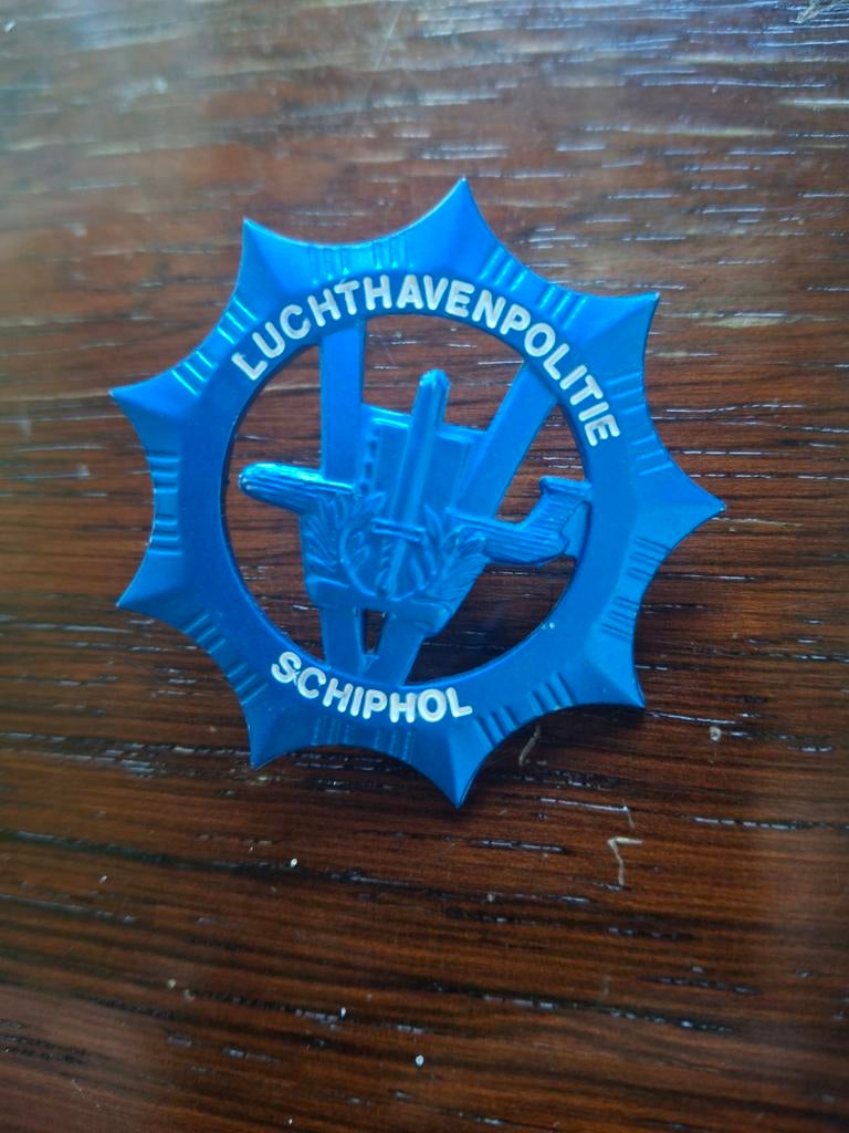 Embleem voormalige Luchtvaartpolitie Schiphol, Ophalen of Verzenden, Overige soorten, Nederland, Embleem of Badge
