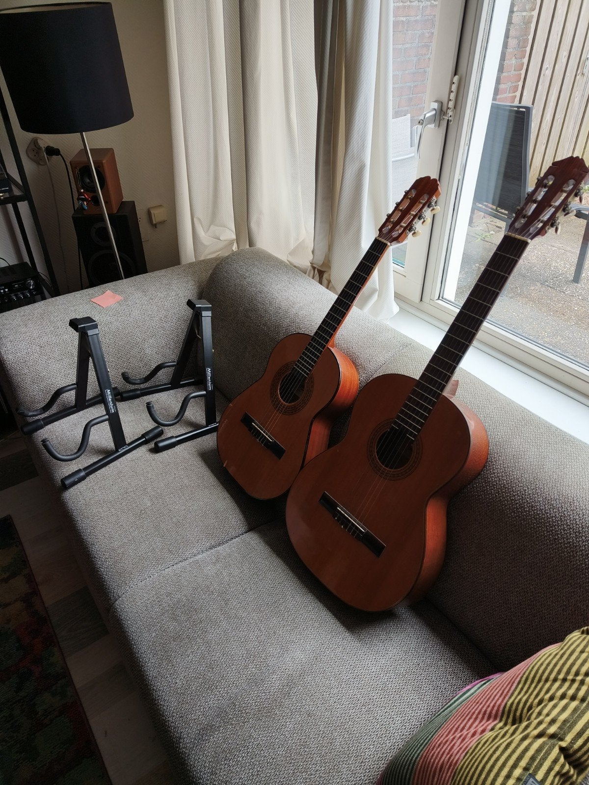 Oude klassieke gitaren met standaard, Muziek en Instrumenten, Ophalen, Gebruikt, Klassieke of Spaanse gitaar
