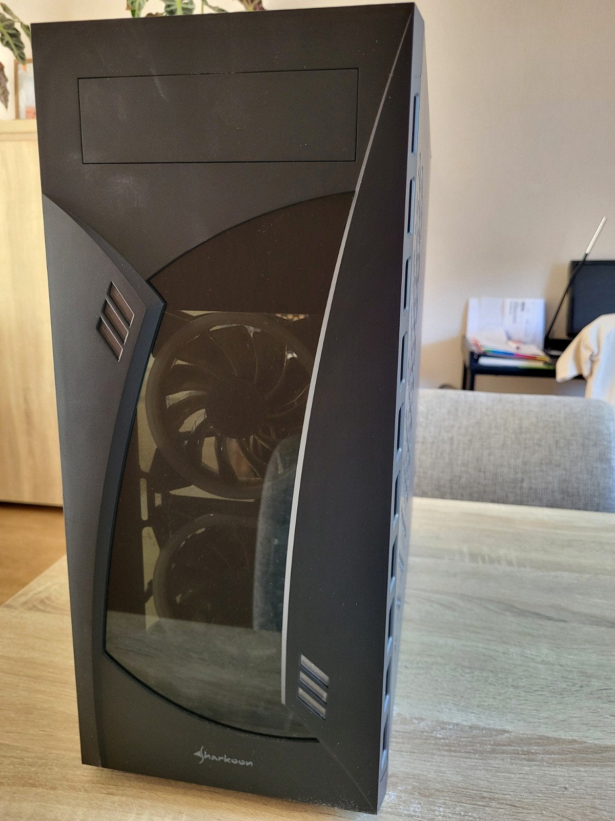 Sharkoon PC-behuizing met zijpaneel van gehard glas, Computers en Software, Ophalen