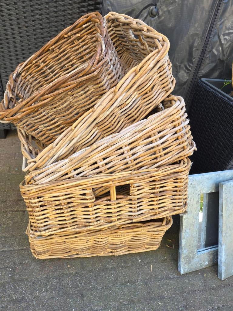 5 Rotan manden: 4 groot, 1 klein €15,- voor alles, Ophalen, Gebruikt, Mand, Rond