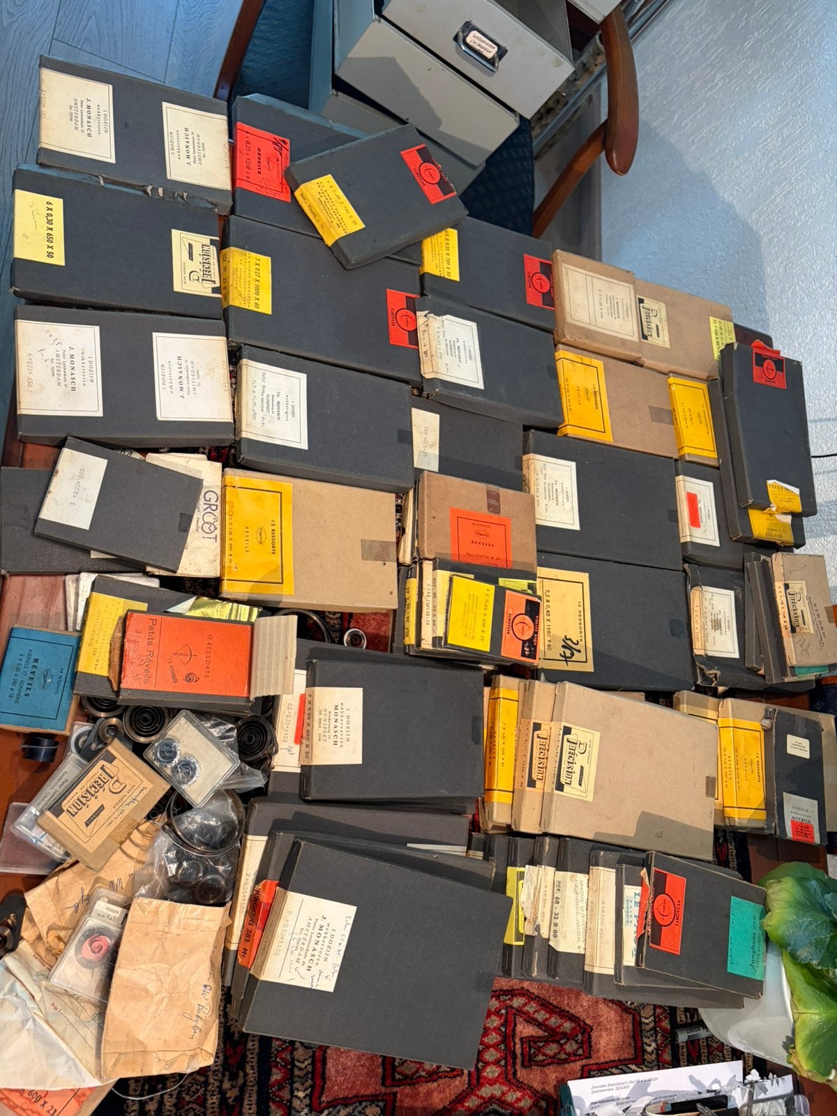Grote partij vintage klok en wekkerveren, Ophalen of Verzenden