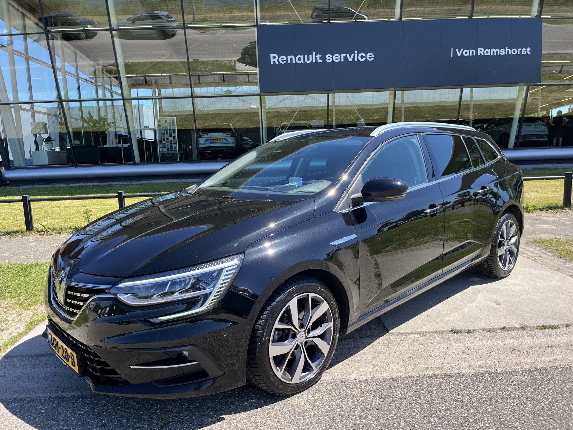 Renault Mégane Estate 1.3 TCe 140PK Techno / Trekhaak / Cam, Auto's, Renault, Gebruikt, 4 cilinders, Leder en Stof, Zwart