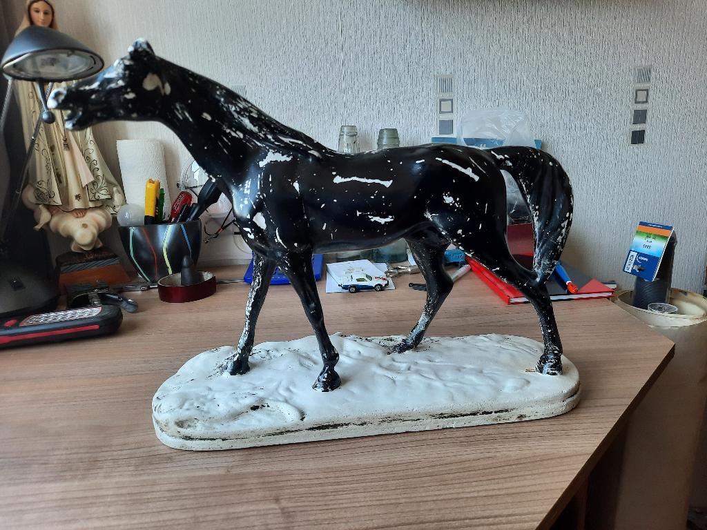 Heel oud beeld van zwarte hengst /paard, Antiek en Kunst, Ophalen of Verzenden