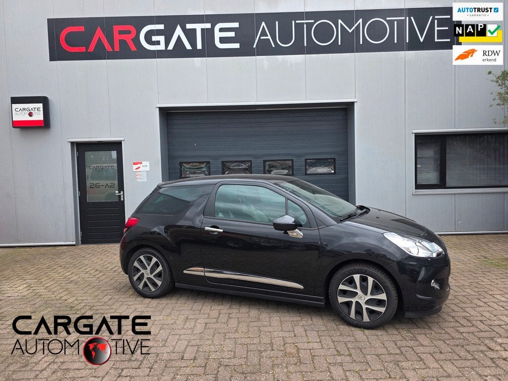 Citroen DS3 1.6 e-HDi So Chic|LEER|NAVI|NAP|PANO|APK|LAGE-KM, Auto's, Citroën, Voorwielaandrijving, Euro 5, 28 km/l, Gebruikt