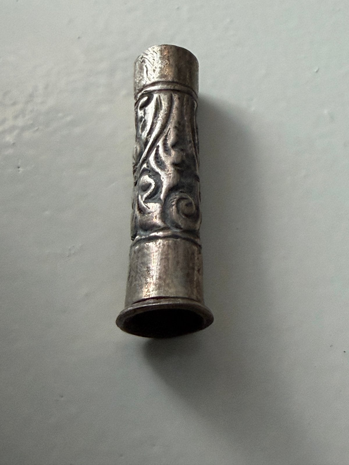 Decoratieve metalen kokertje 3,3cm lang, 8-10mm doorsnede, Verzenden