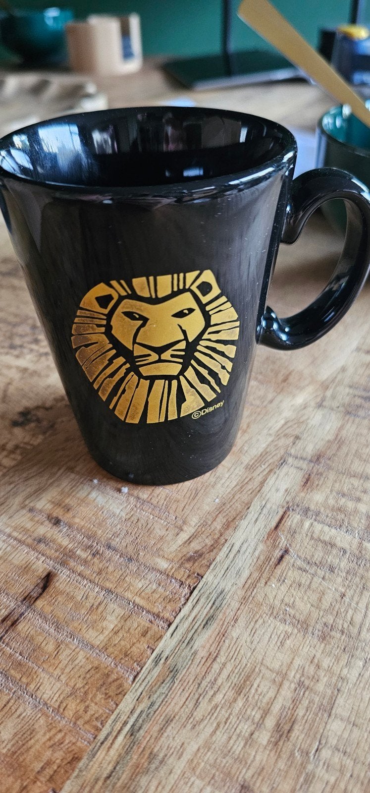 Disney The Lion King Mok - Zwart met Gouden Leeuw, Ophalen of Verzenden, Leeuwenkoning of Jungle Boek, Gebruikt, Servies