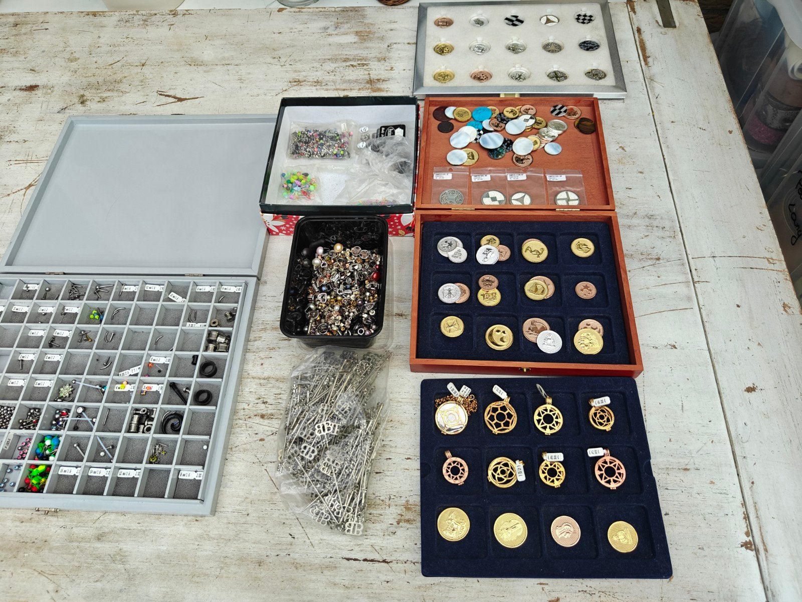 juwelier slot,piercings,hangers,spelden etc, Ophalen of Verzenden, Overige materialen, Overige typen