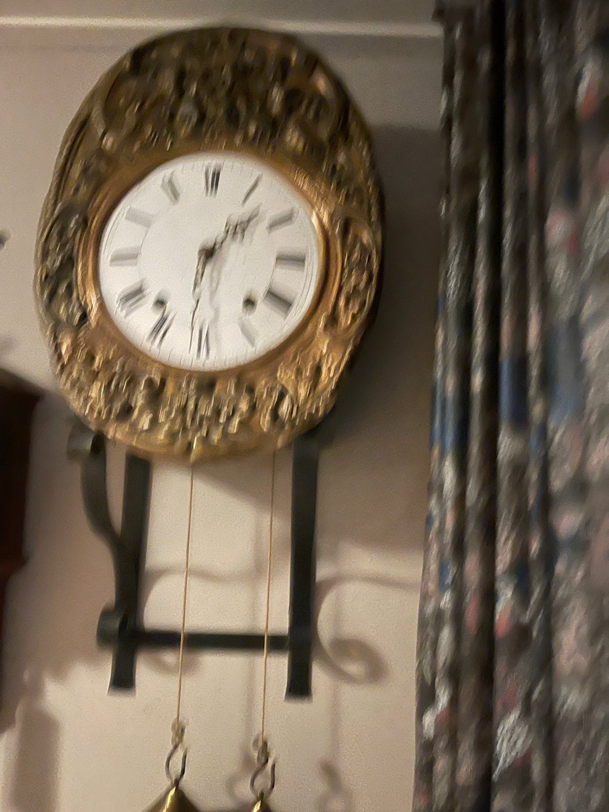 zeer oude comtoise klok in goede staat 2 mooie gewichte 60€, Antiek en Kunst, Antiek | Klokken, Ophalen