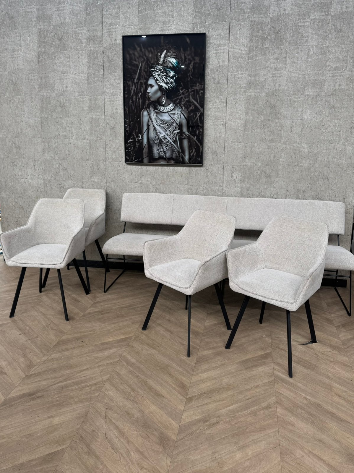 Setje van 4 stoelen + eetkamerbank  Stella / Jill *showroom, Huis en Inrichting, Stoelen, Gebruikt, Vijf, Zes of meer stoelen