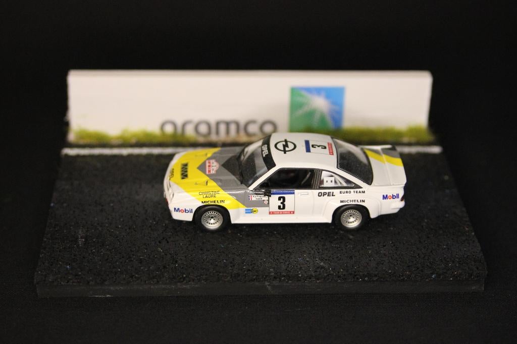 Diorama circuit met muur 1:43 Aramco, Info@bennie-gs.nl, Bennie G's, 7241MB, Nieuw