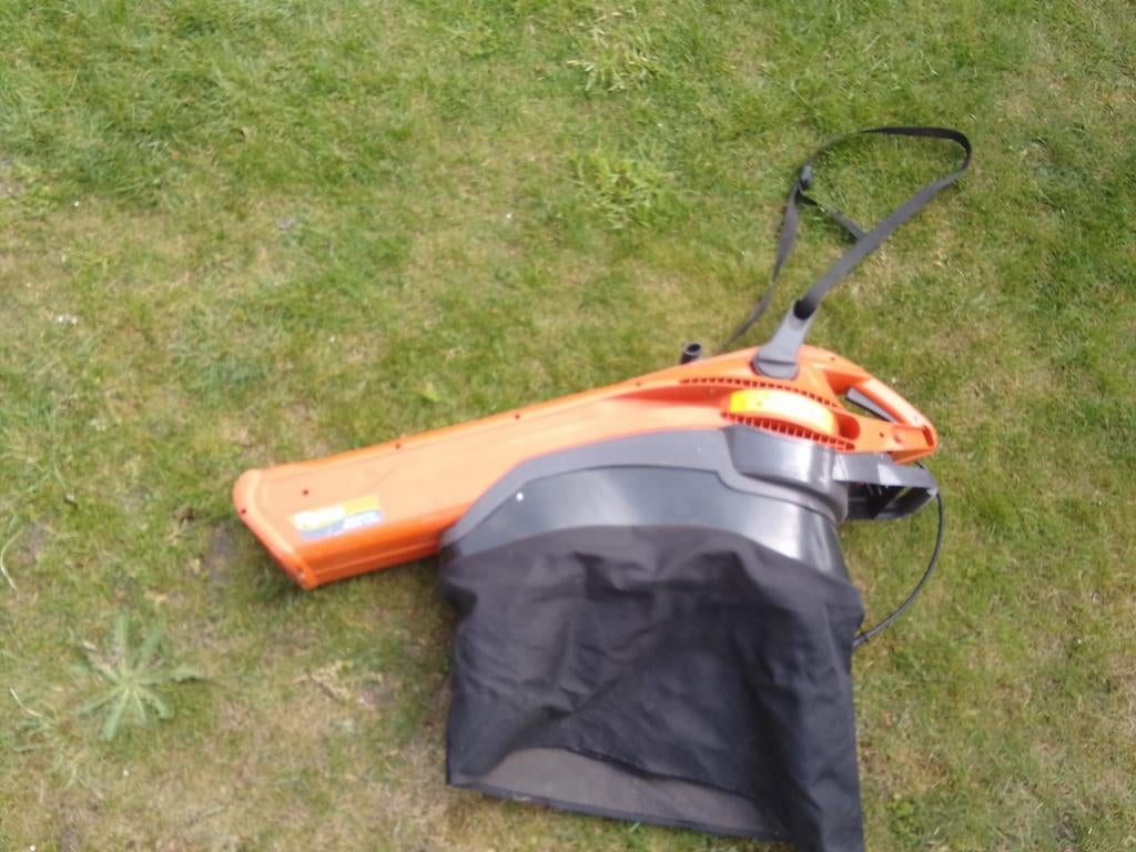 Flymo 2500w turbo bladblazer zuiger mulch, Ophalen of Verzenden, Gebruikt, Elektrisch, Met opvangzak