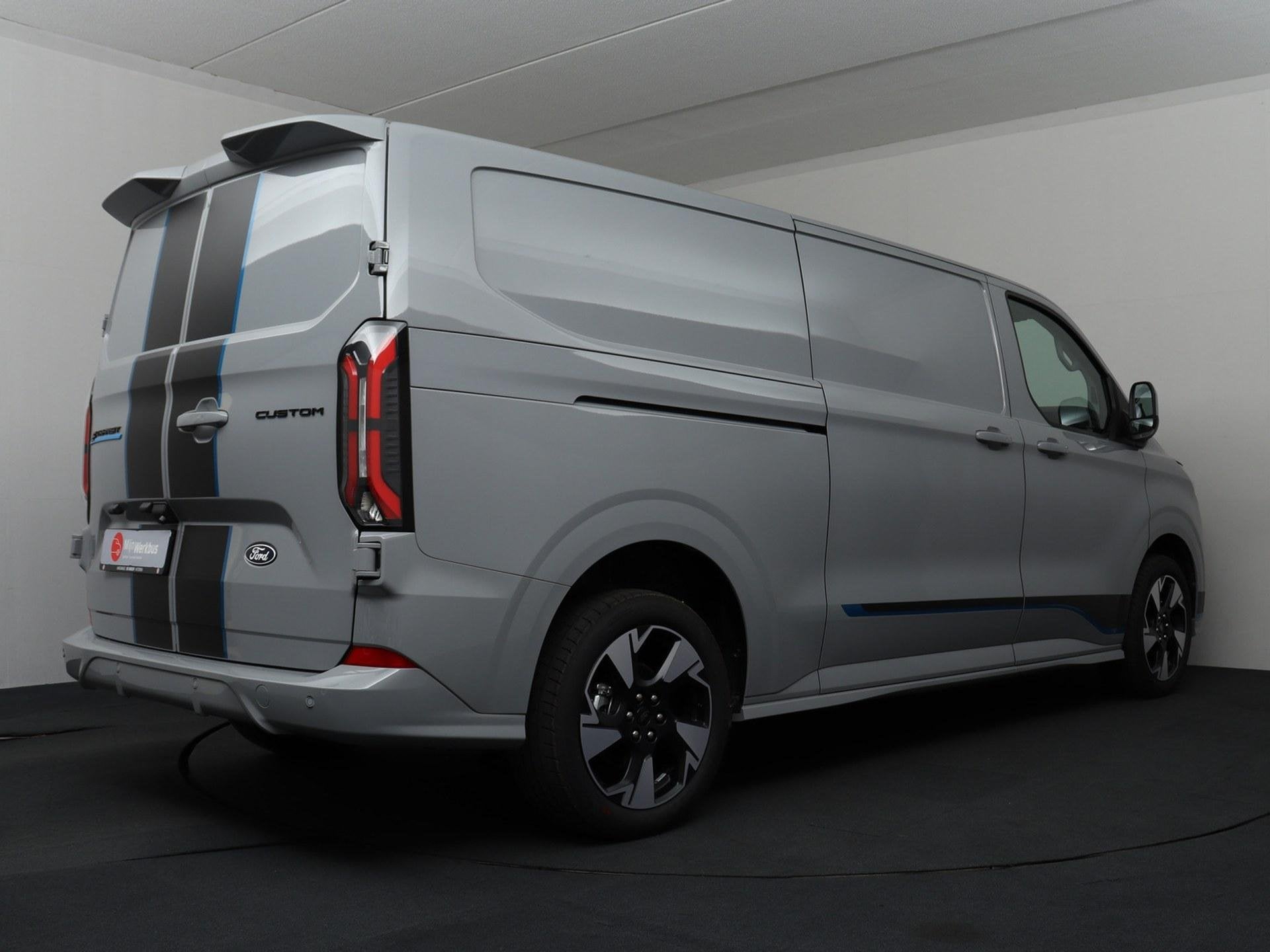 Ford E-Transit Custom 320 L2H1 Sport | Adaptief Cruise Contr, Automaat, 470 min, 218 pk, Nieuw