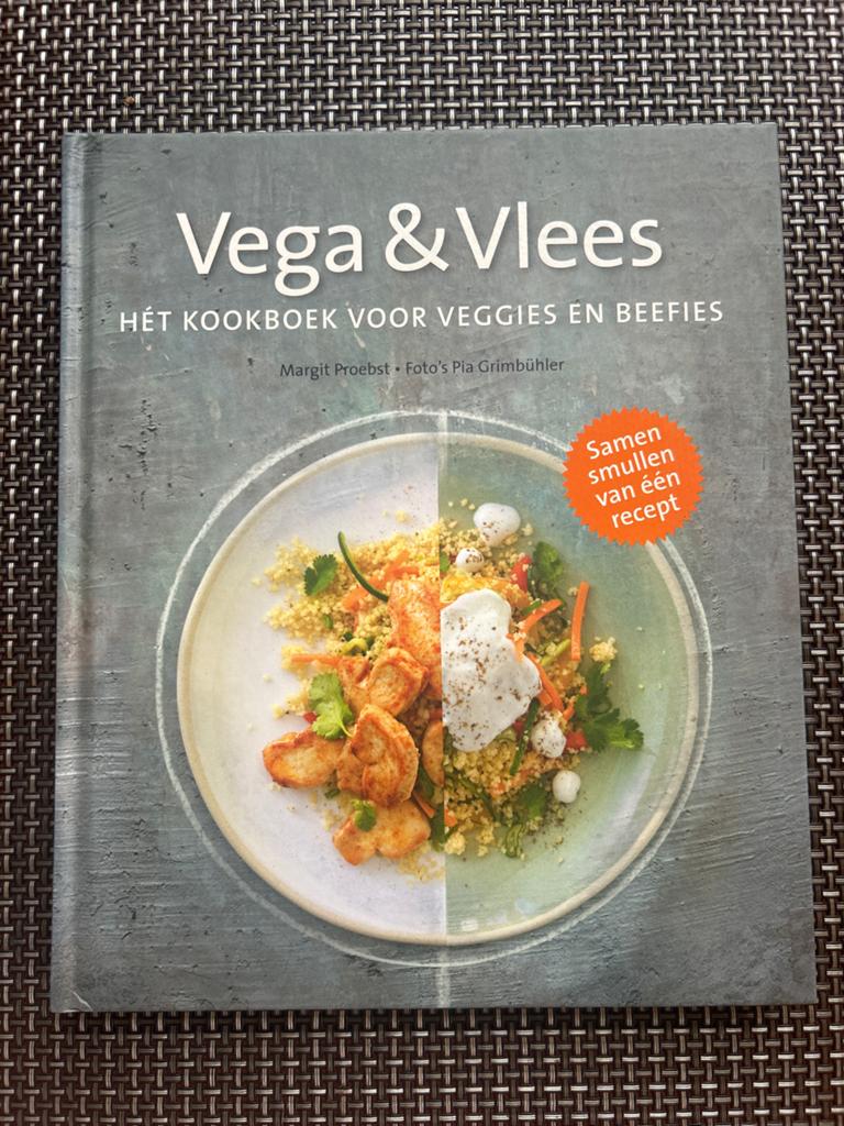 Vega & Vlees: Hét kookboek voor veggies en beefies, Hoofdgerechten, Vegetarisch, Ophalen of Verzenden, Zo goed als nieuw