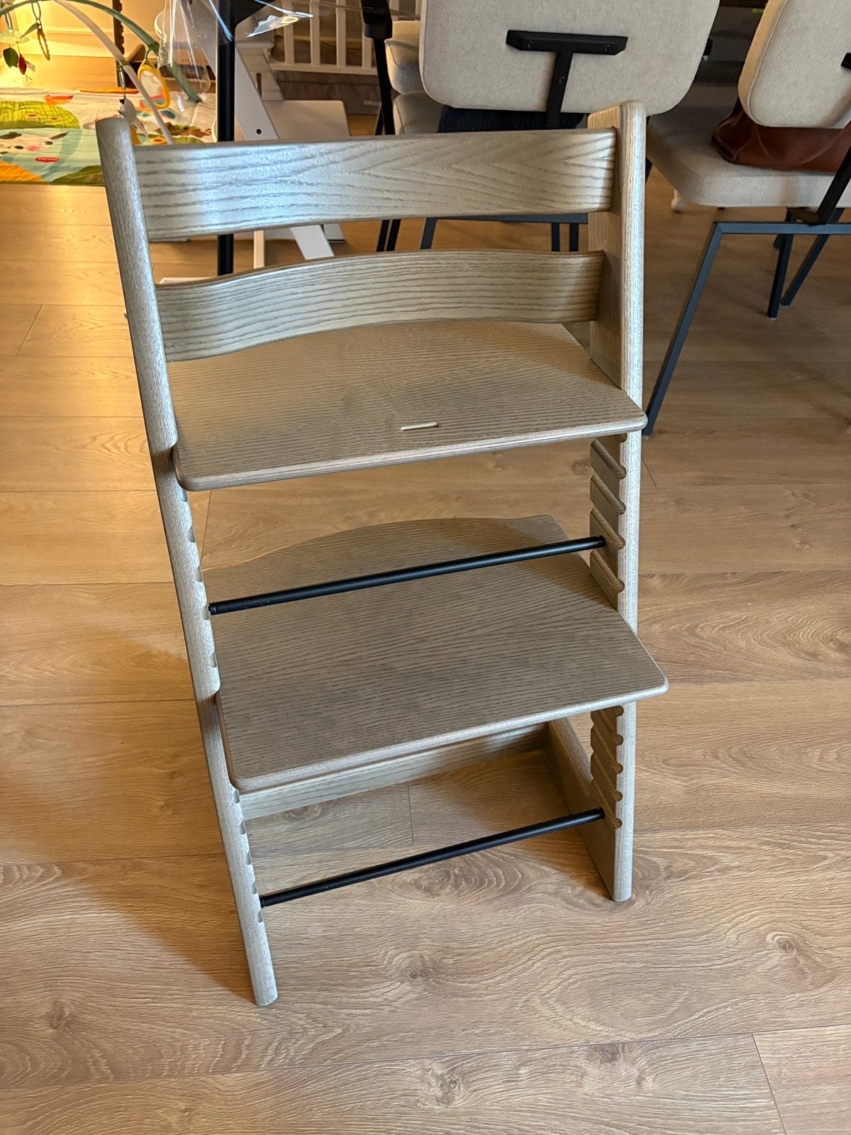 Stokke Tripp Trapp Ash Taupe Limited Edition – essenhout, Kinderen en Baby's, Kinderstoelen, Ophalen of Verzenden, Zo goed als nieuw