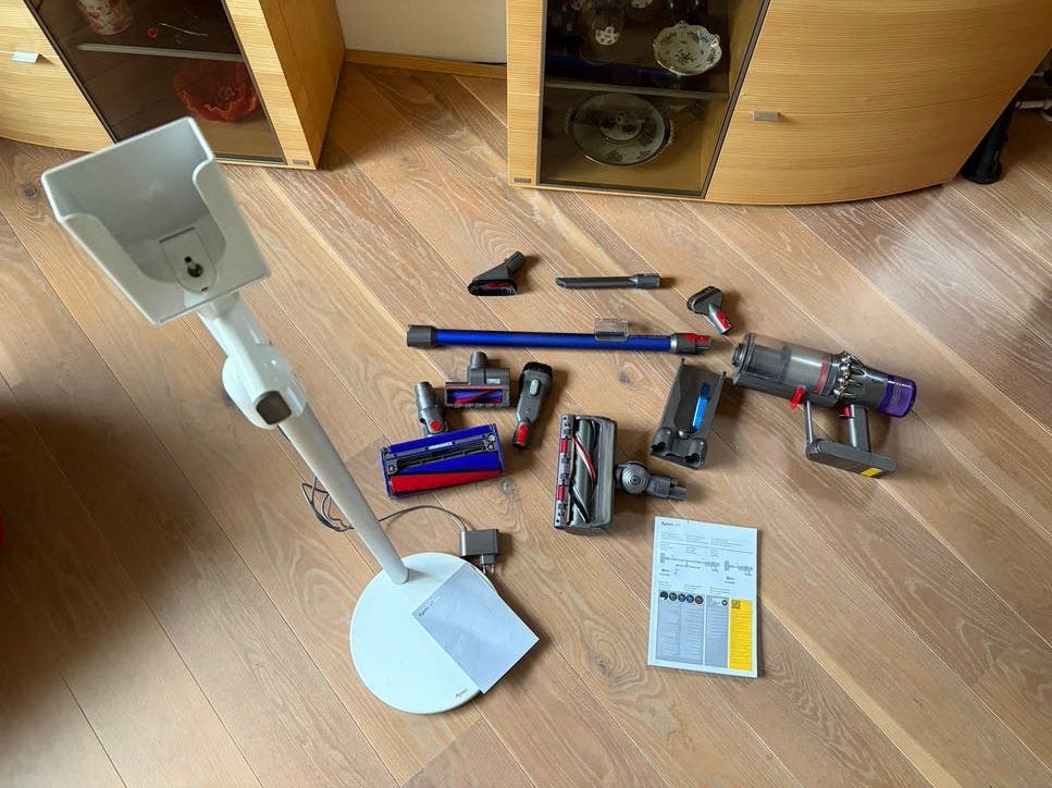 Dyson V11 steelstofzuiger met Dyson V11 Dok + accessoires, Gebruikt, Draadloos, Ophalen of Verzenden, Dyson