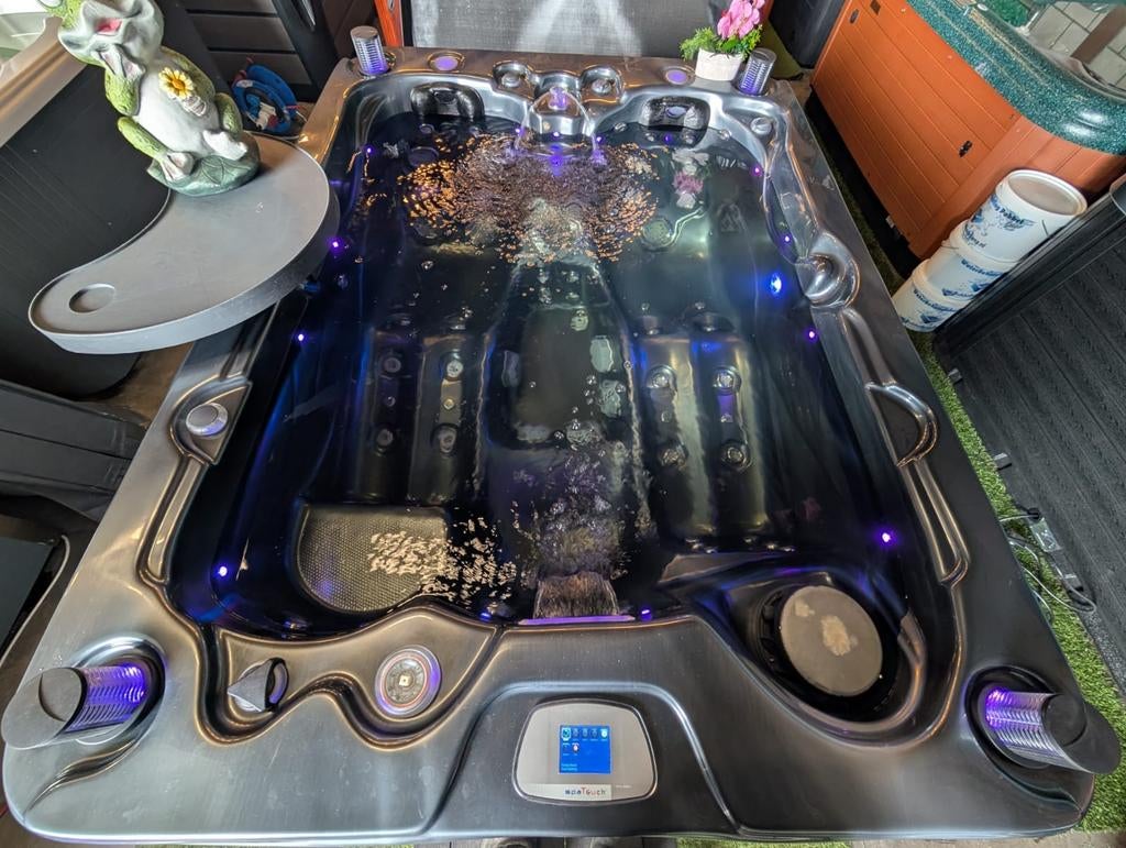 Prachtige 3 persoons jacuzzi 💦 2 LIGPLAATSEN ‼️, Tuin en Terras, Ophalen of Verzenden, Nieuw, Pomp