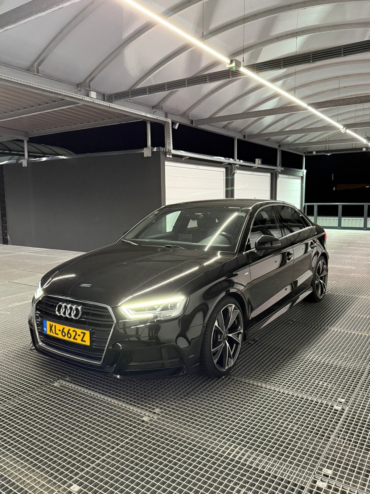 Audi A3 1.0TFSI Zwart Limousine S-Line Carplay 22RS Velgen, Ophalen