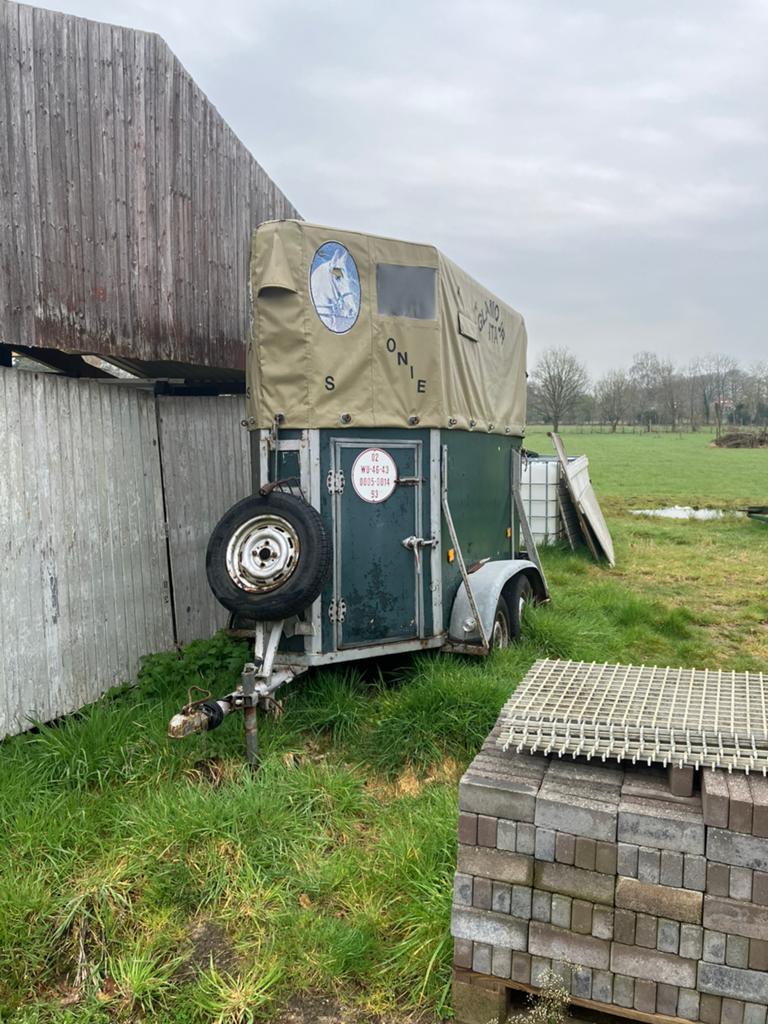 1 paards paardentrailer, Ophalen