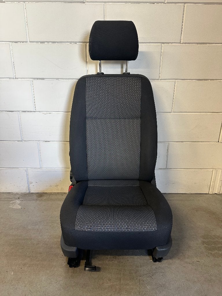 Linker voorstoel/ Volkswagen T6 Transporter (kleur Bricks), Auto-onderdelen, Ophalen of Verzenden, Gebruikt, Volkswagen
