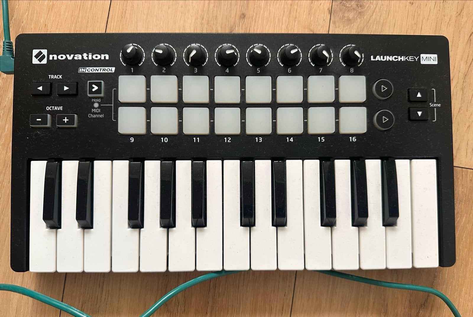 Novation Launchkey Mini MK2 MIDI Keyboard Controller, Overige merken, Zo goed als nieuw, Aanslaggevoelig, Overige aantallen
