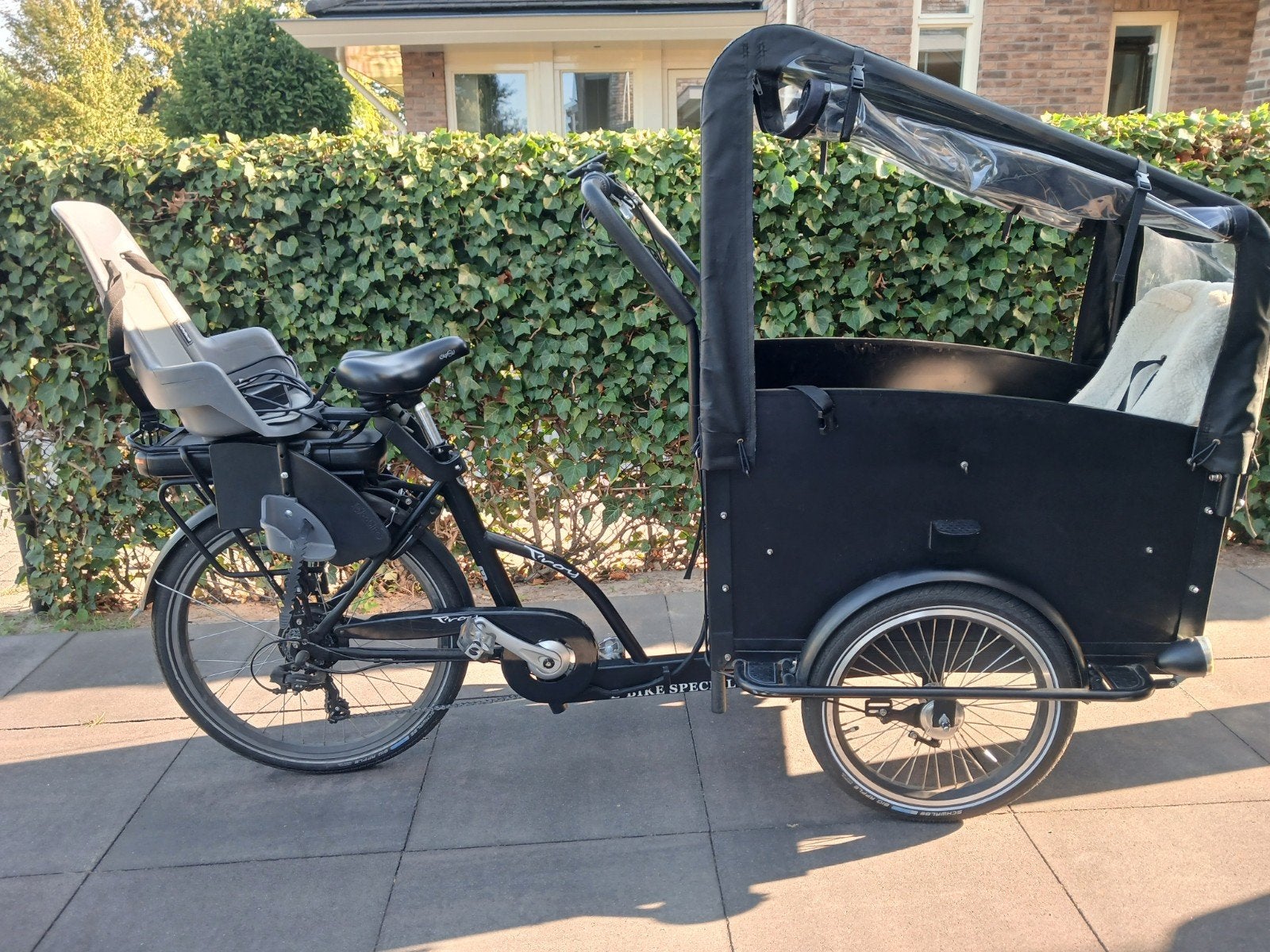 Troy bakfiets met stevige huif - Alles werkt naar behoren, 4 kinderen of meer, Gebruikt, Huif, Ophalen