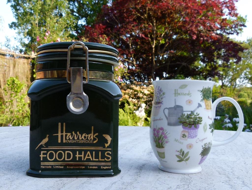 London The Place To Be HARRODS Food Container Mokken K + S, Nieuw, Ophalen of Verzenden, Wedgwood, Porselein