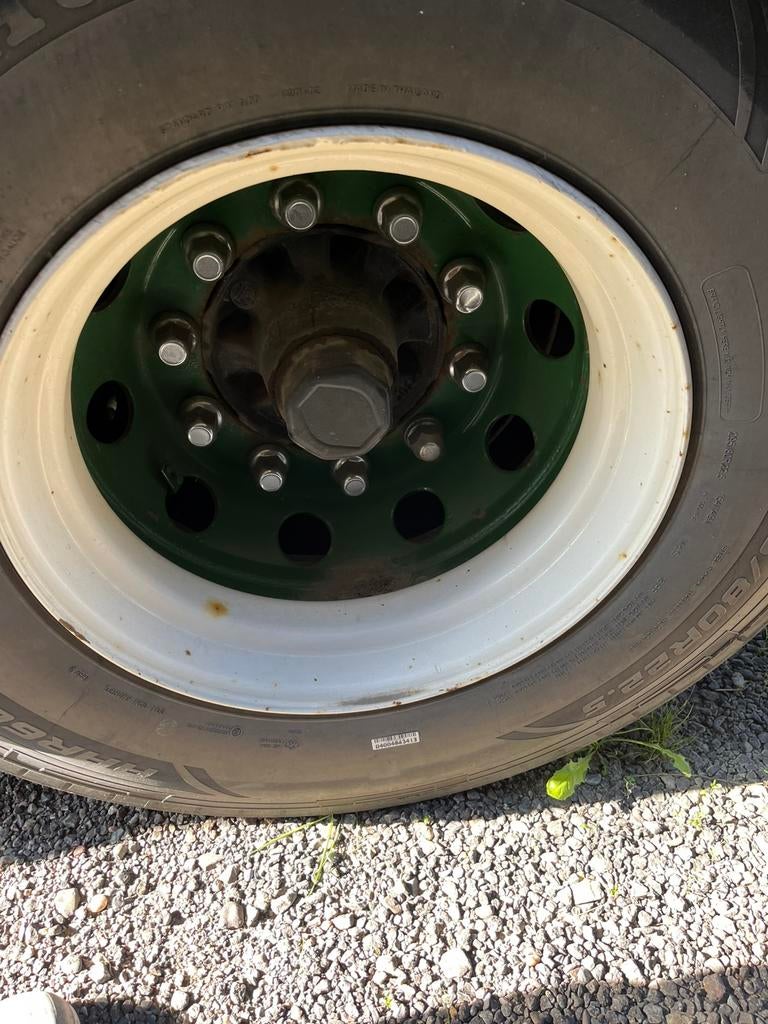 Vrachtwagen banden met velg, Ophalen, Zo goed als nieuw